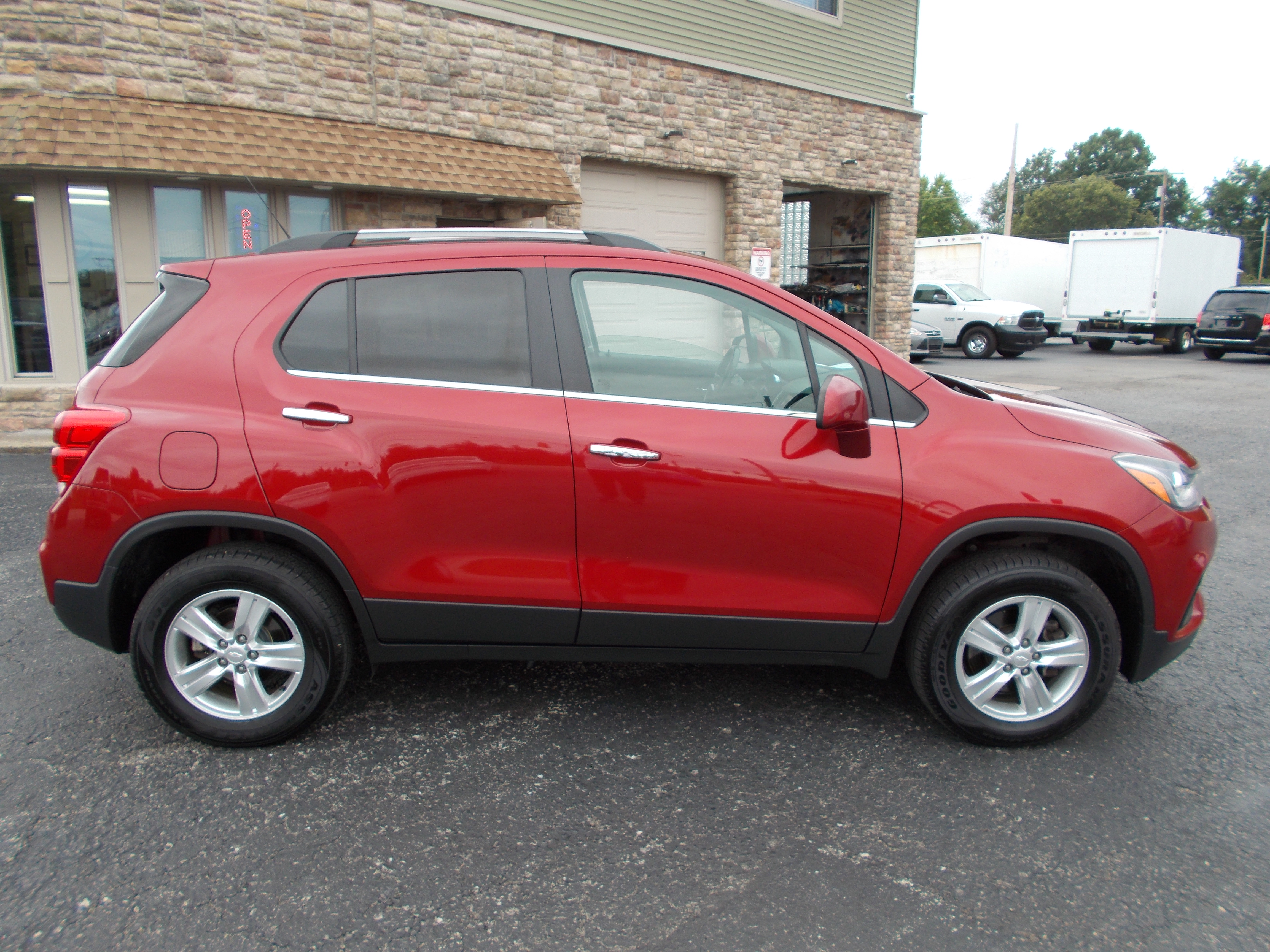 Used 2019 Chevrolet Trax AWD LT w/ 1LT image 4