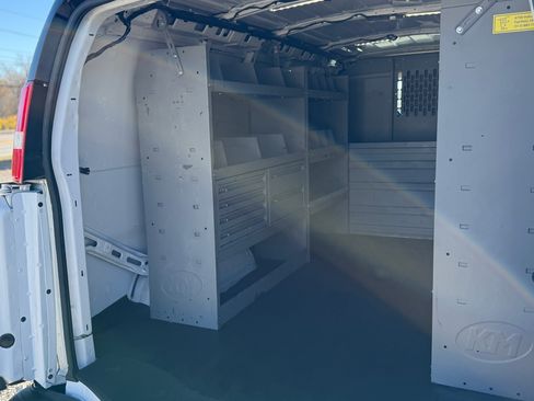 Used 2021 Chevrolet Express 3500 image 5