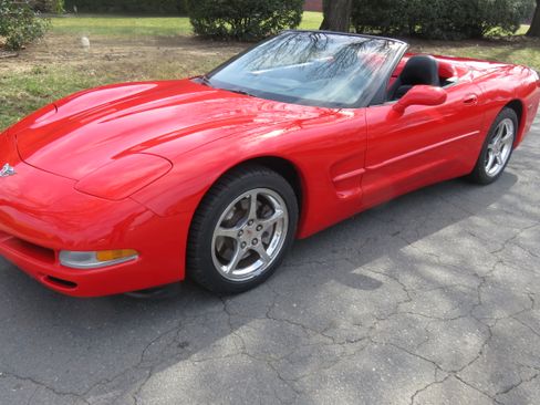 Used 2003 Chevrolet Corvette image 1