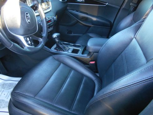 Used 2019 Kia Sorento LX image 10