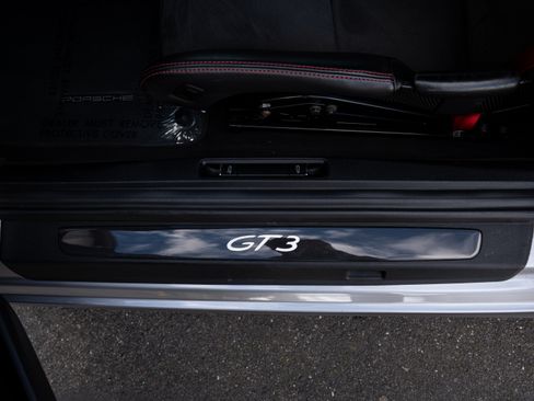Used 2018 Porsche 911 GT3 image 11