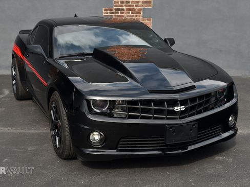 Used 2010 Chevrolet Camaro SS image 3