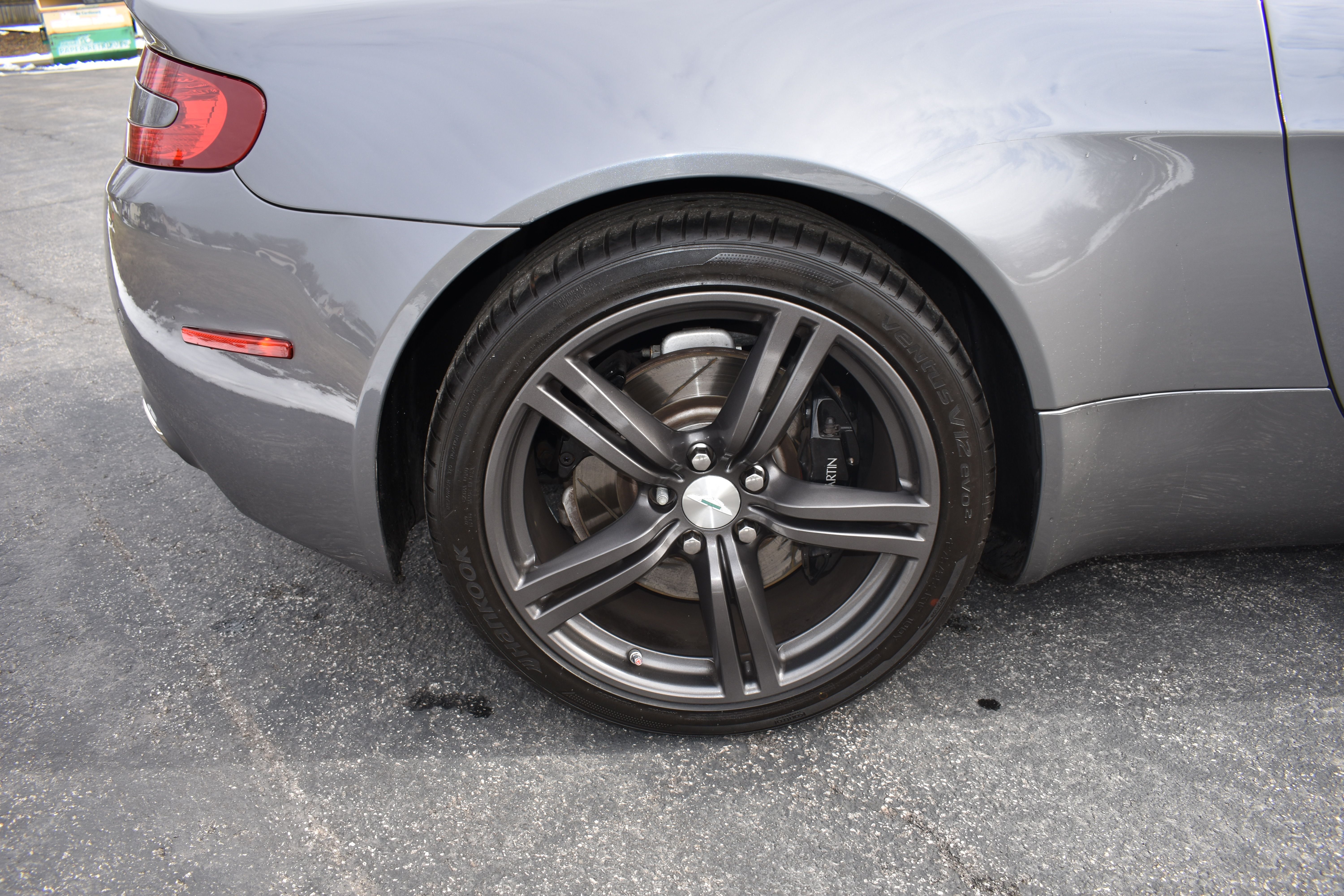Used 2009 Aston Martin V8 Vantage Roadster RWD image 25