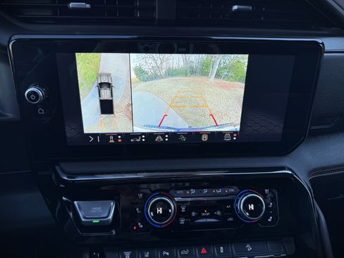 Used 2025 GMC Sierra 2500 AT4 image 43