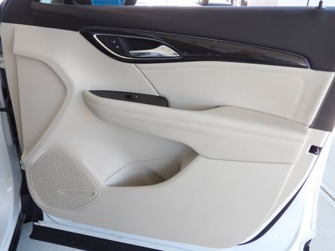 Used 2023 Buick Envision Essence image 24