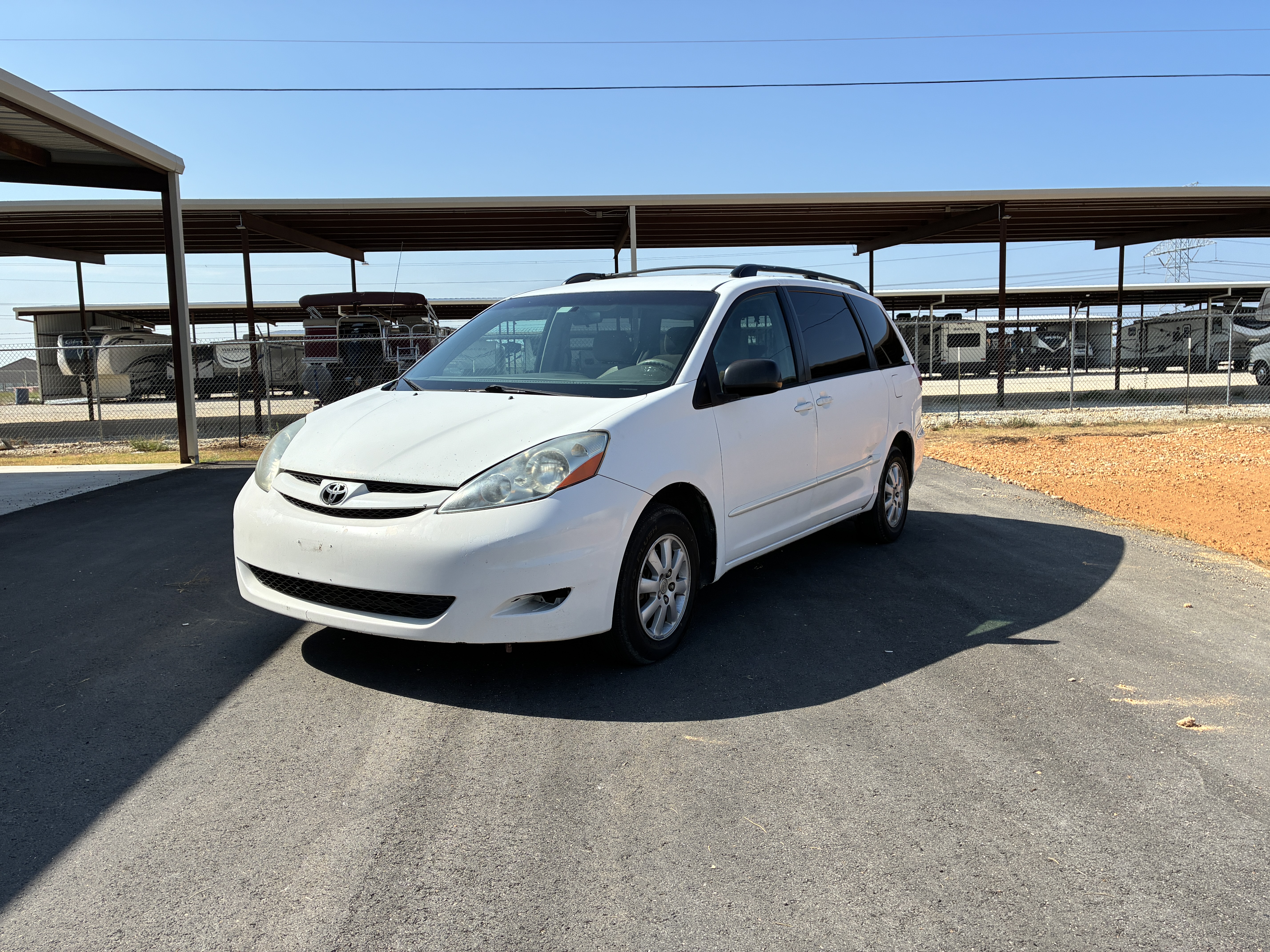Used 2007 Toyota Sienna LE Minivan 4D FWD image 1