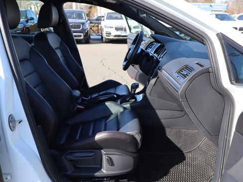 Used 2019 Volkswagen GTI SE image 16