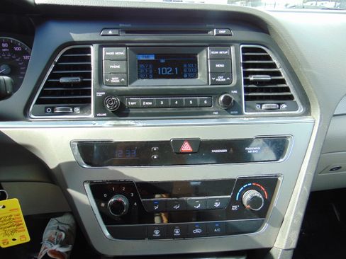 Used 2015 Hyundai Sonata SE image 13