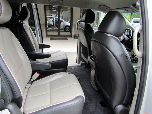 Used 2016 Kia Sedona SX FWD image 25