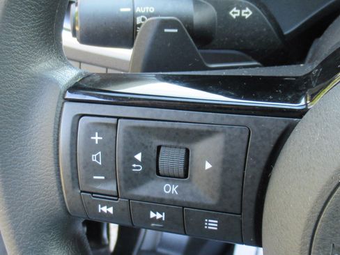 Used 2021 Nissan Rogue SV image 19