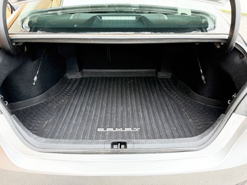 Used 2018 Toyota Camry XLE image 15