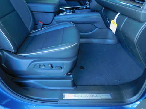 New 2026 Chevrolet Suburban Premier image 23