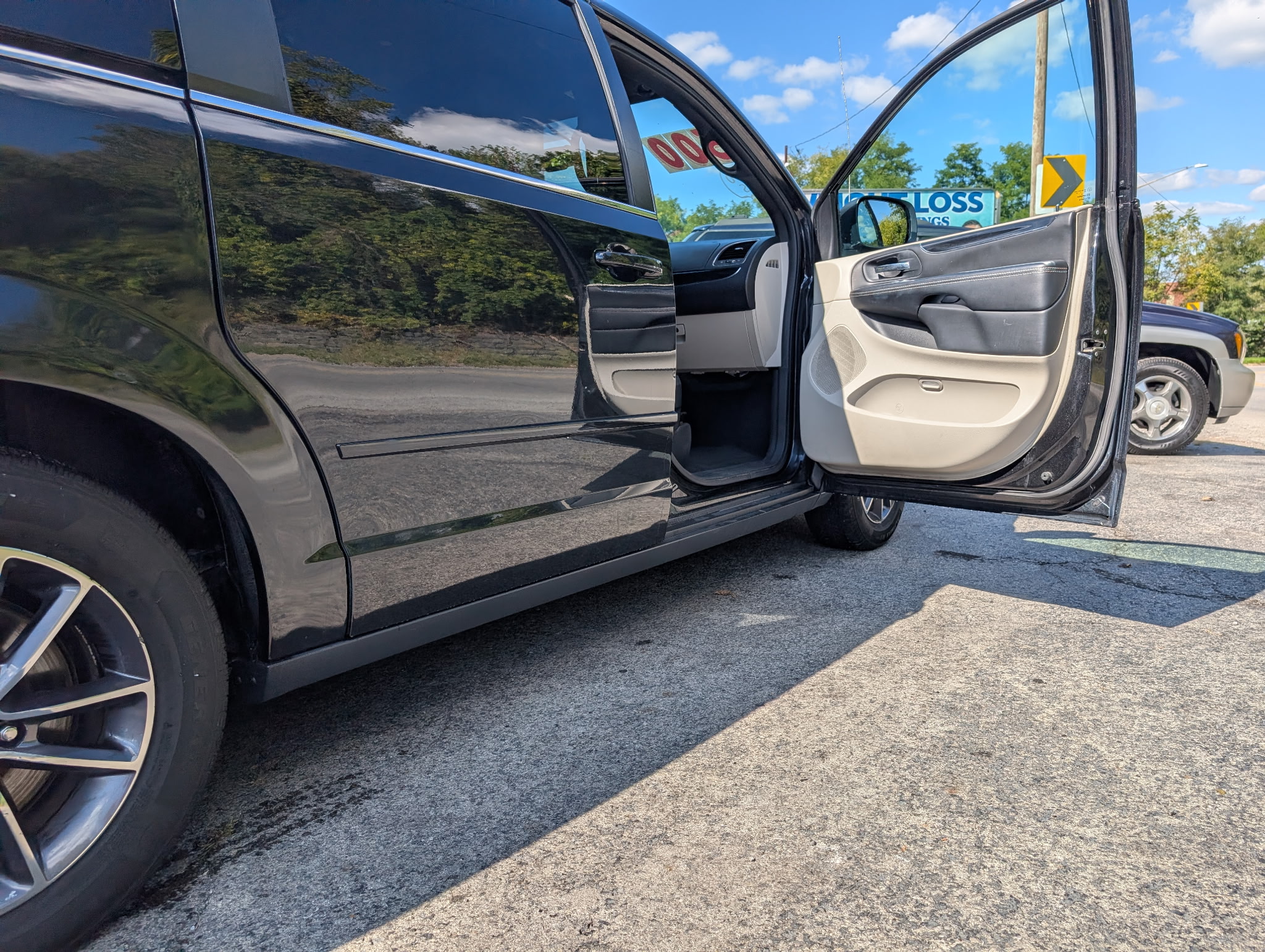 Used 2017 Dodge Grand Caravan SXT FWD image 9