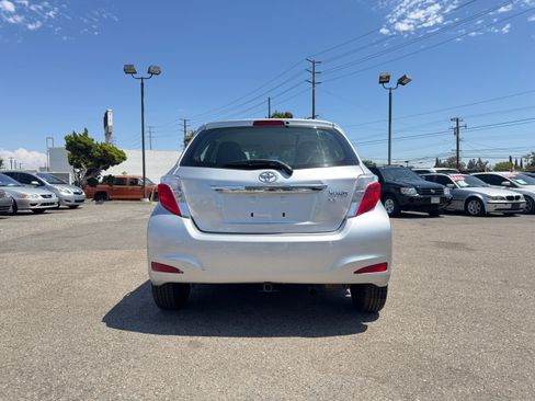 Used 2012 Toyota Yaris 4-Door Hatchback FWD image 7