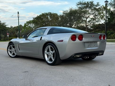 Used 2005 Chevrolet Corvette Coupe RWD image 4