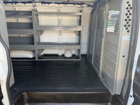 Used 2020 GMC Savana 2500 image 10