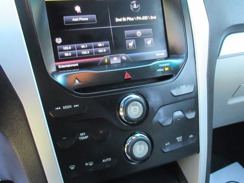 Used 2013 Ford Explorer XLT image 12