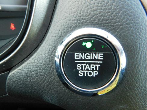 Used 2018 Ford Fusion SE image 16