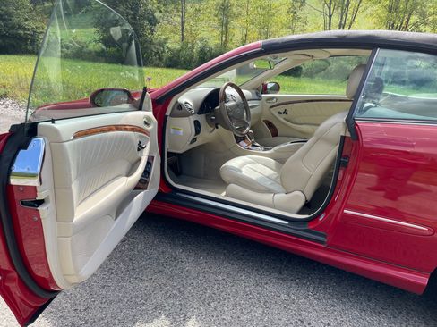 Used 2007 Mercedes-Benz CLK 550 image 8