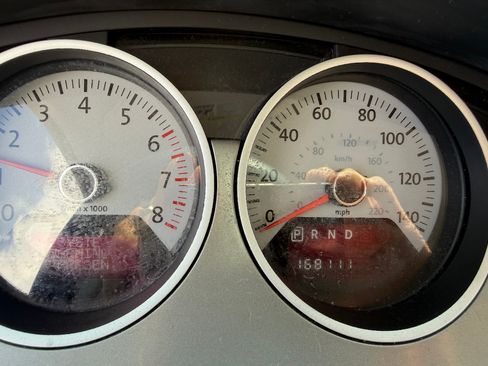 Used 2012 Volkswagen Routan SE FWD image 2