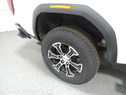 Used 2024 GMC Canyon AT4 image 16