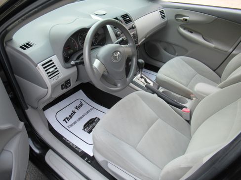 Used 2010 Toyota Corolla LE Sedan FWD image 9