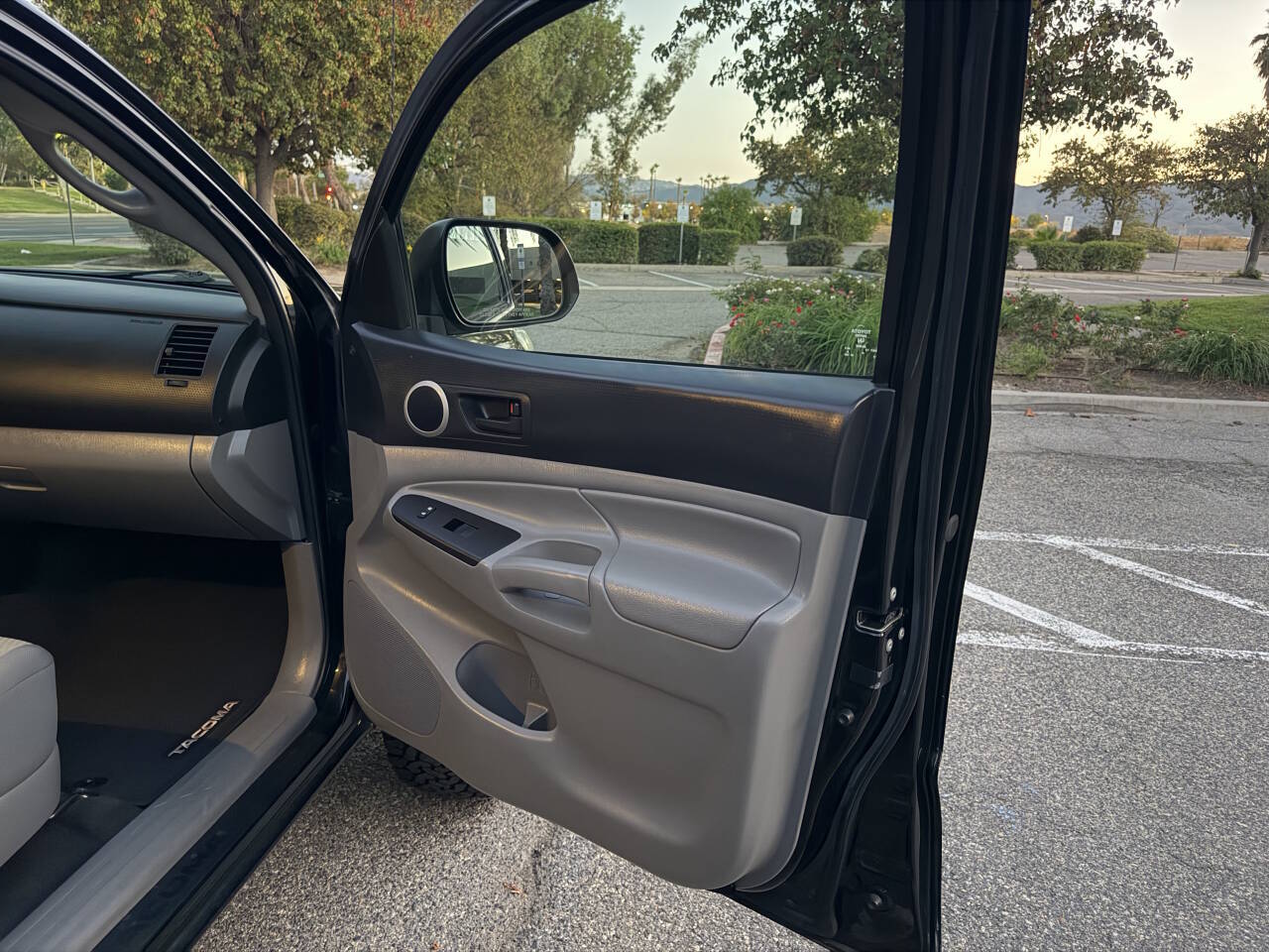 Used 2012 Toyota Tacoma 2WD Access Cab w/ TRD Package image 23