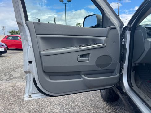 Used 2005 Jeep Grand Cherokee Laredo image 22