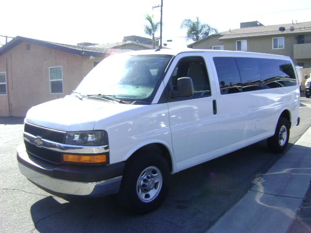 Used 2015 Chevrolet Express 3500 LT Extended Passenger RWD image 4