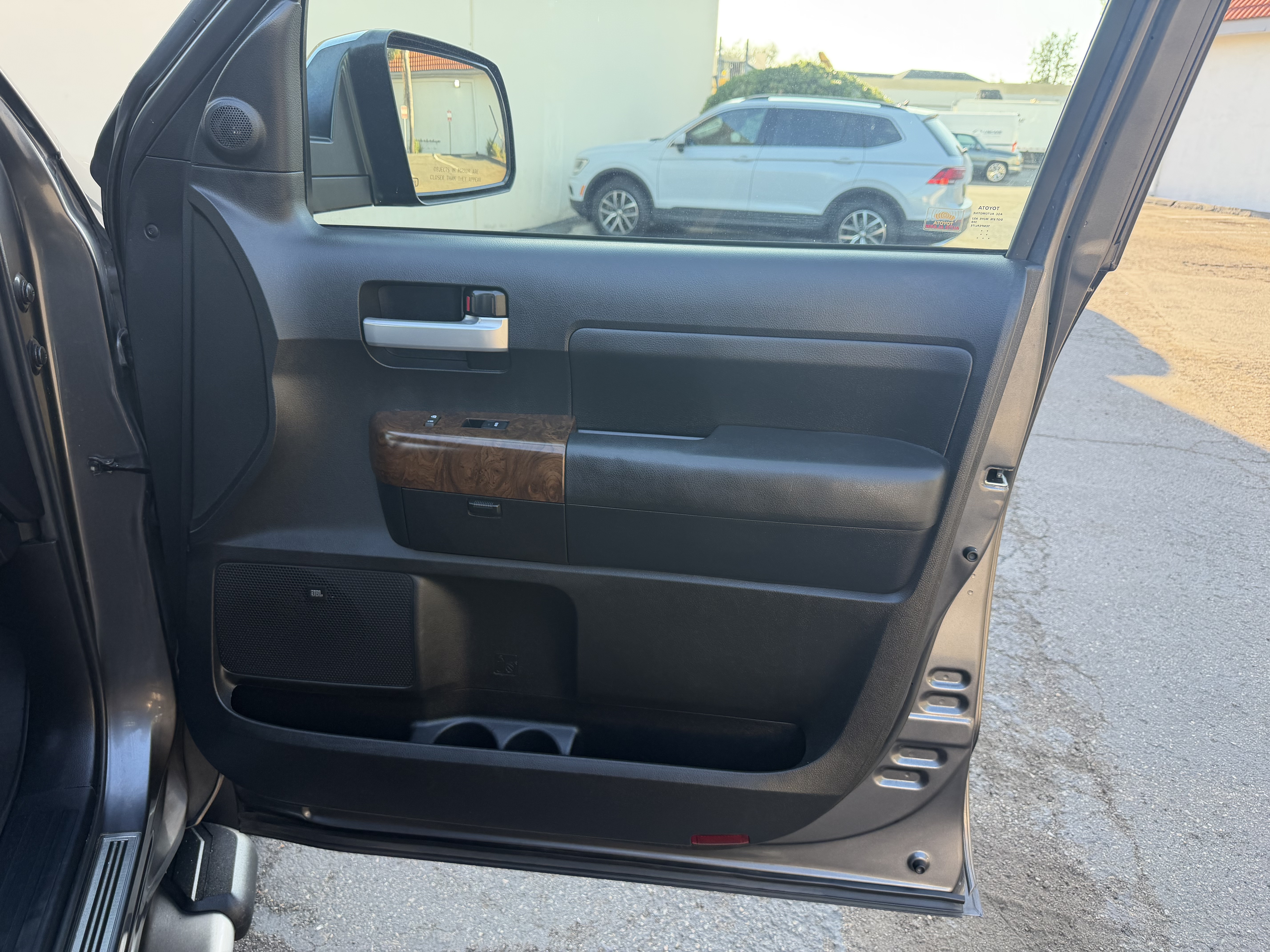 Used 2013 Toyota Tundra 4x4 CrewMax Platinum image 26