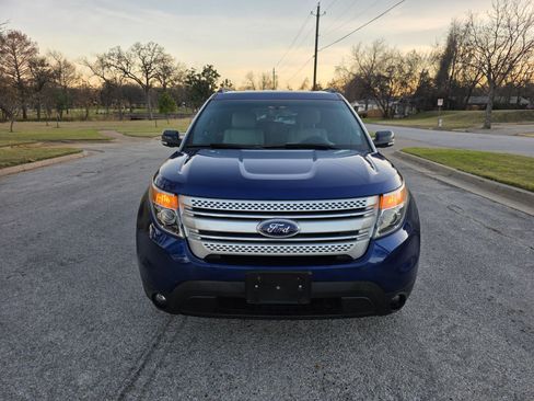 Used 2014 Ford Explorer 4WD XLT image 2
