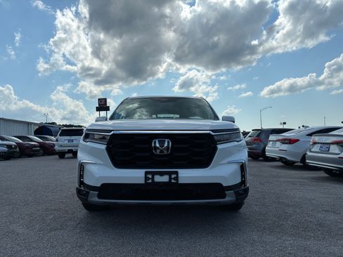Used 2025 Honda Pilot EX-L image 3