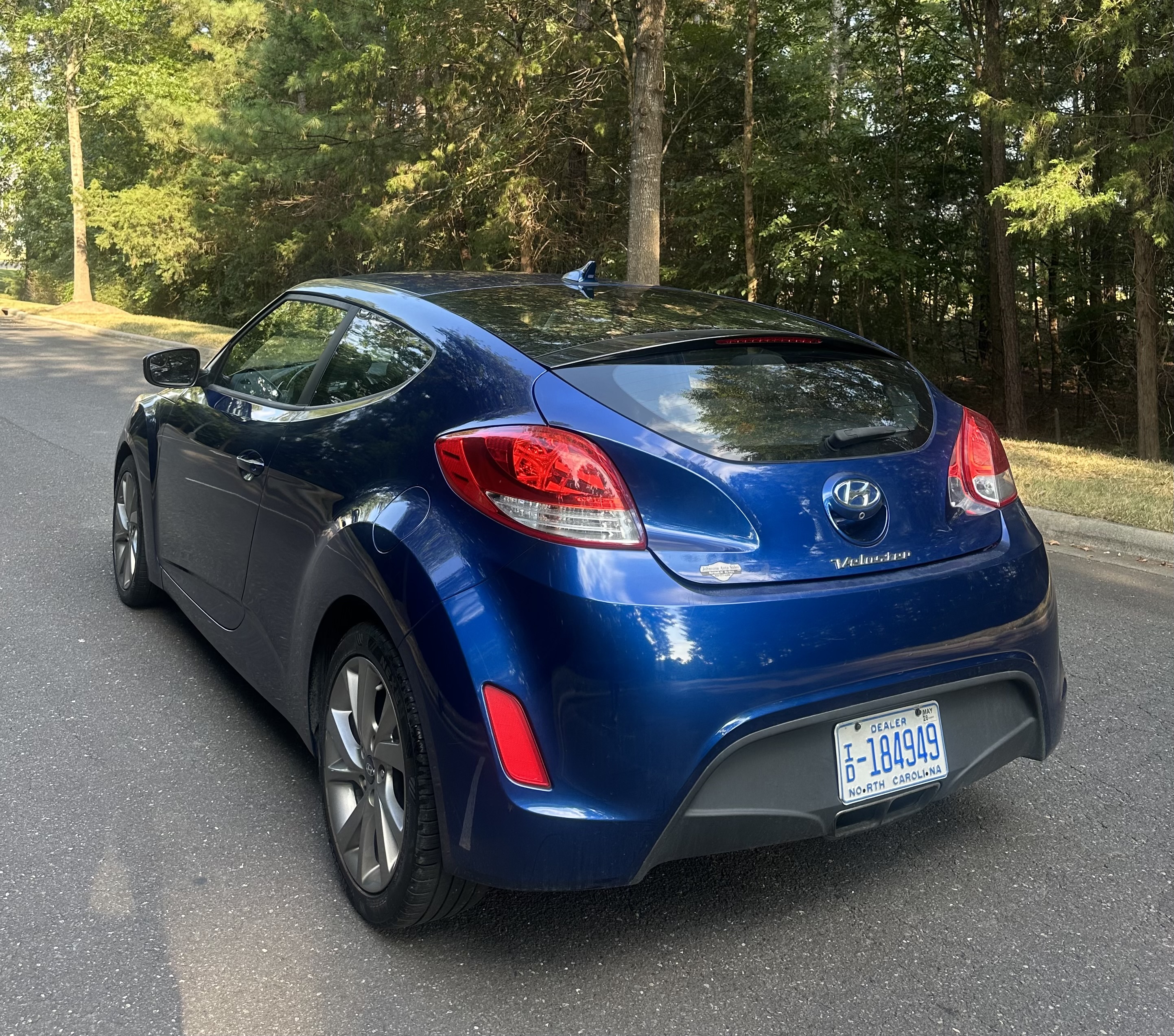 Used 2017 Hyundai Veloster FWD image 10