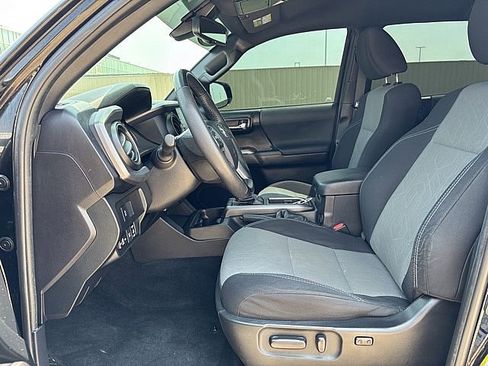 Used 2021 Toyota Tacoma TRD Sport image 18