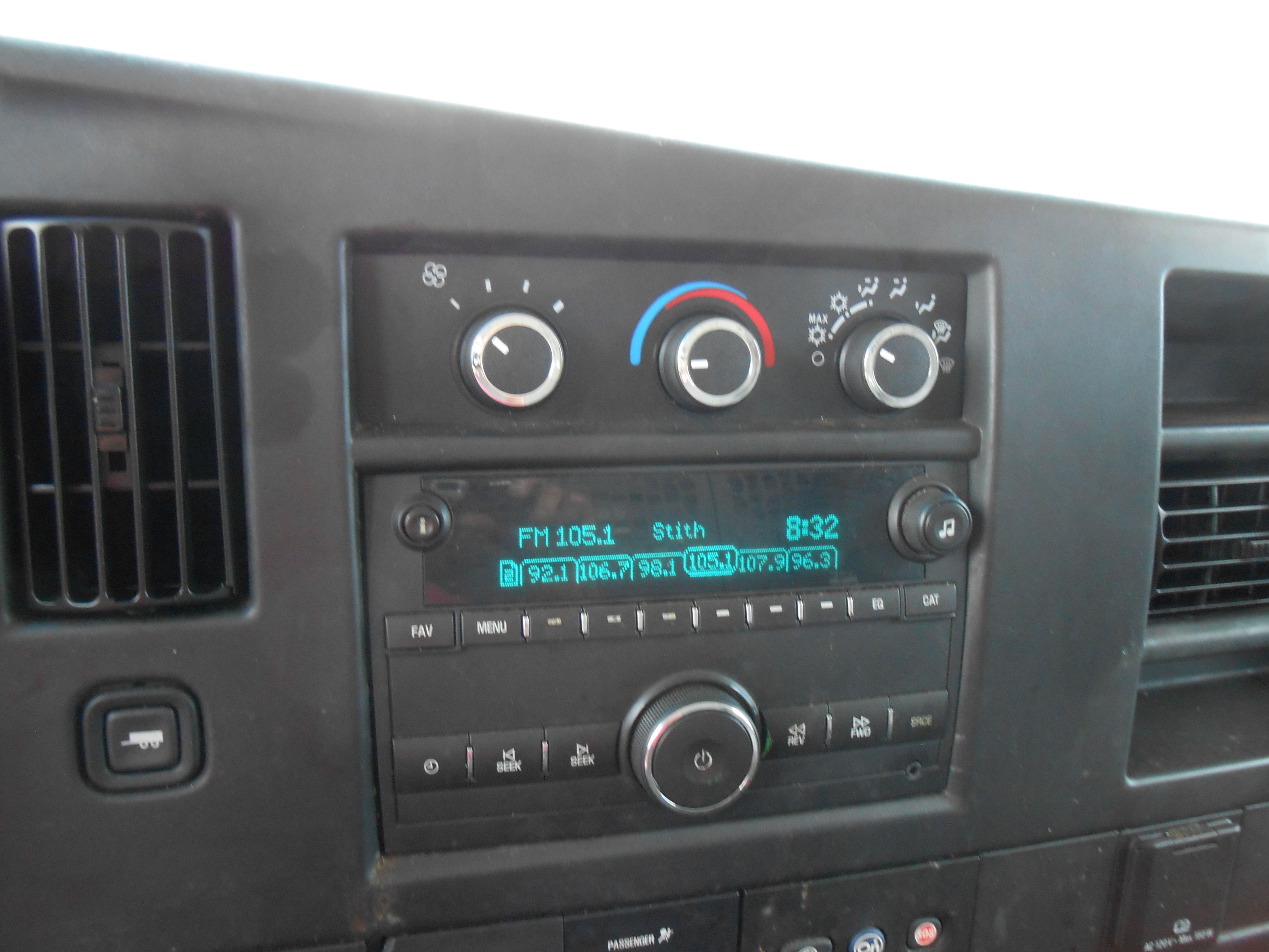 Used 2015 Chevrolet Express 2500 RWD image 12