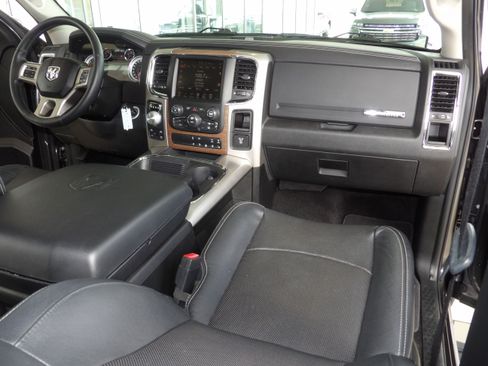 Used 2017 RAM 1500 Laramie image 3