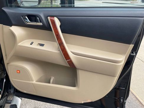 Used 2011 Toyota Highlander Limited image 19