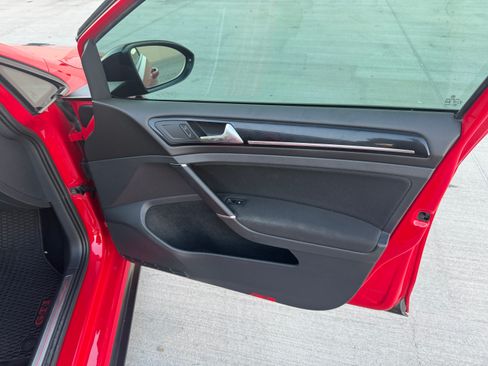 Used 2017 Volkswagen GTI image 33