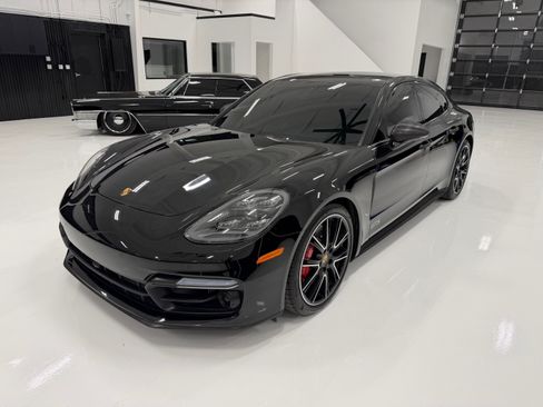 Used 2019 Porsche Panamera GTS image 1