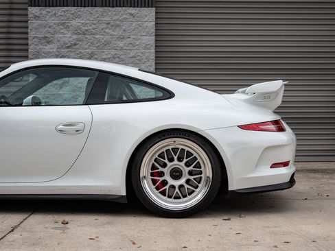 Used 2015 Porsche 911 GT3 image 17