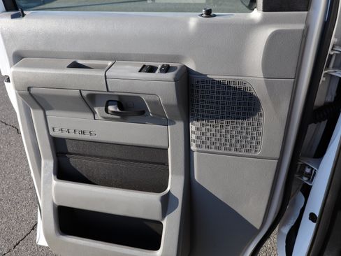 Used 2012 Ford E-350 and Econoline 350 XLT image 17