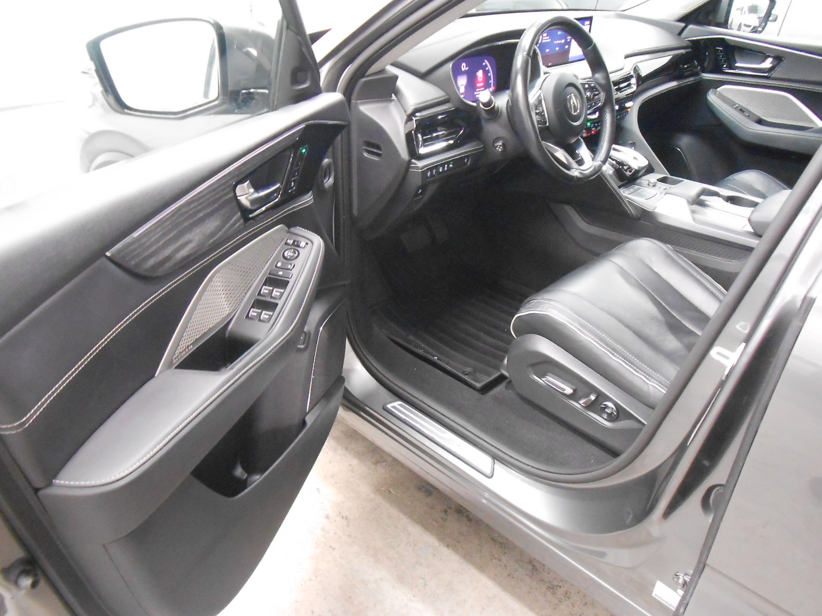 Used 2023 Acura MDX SH-AWD w/ Advance Package image 10