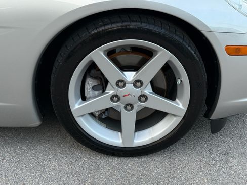 Used 2005 Chevrolet Corvette Coupe RWD image 82