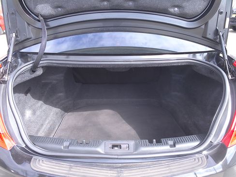 Used 2013 Lincoln MKS image 13