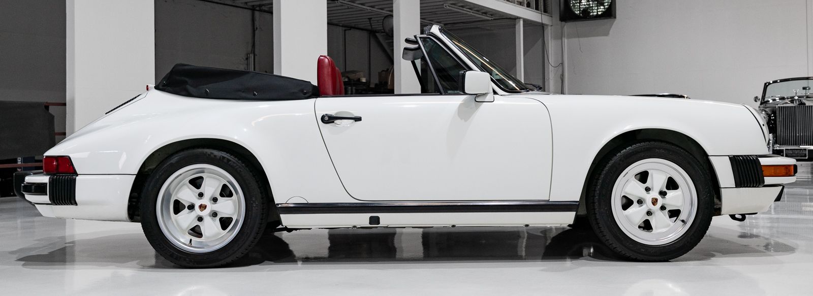 Used 1989 Porsche 911 Carrera Cabriolet RWD image 15