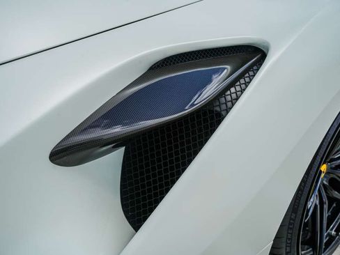 Used 2022 Ferrari F8 Spider Spider image 11