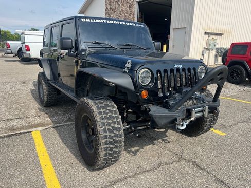 Used 2012 Jeep Wrangler Unlimited Sahara image 6