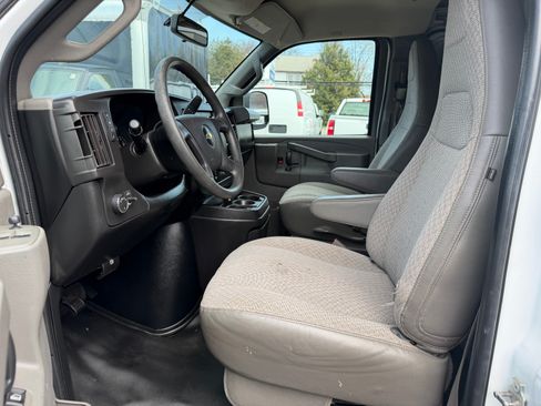 Used 2018 Chevrolet Express 2500 image 7