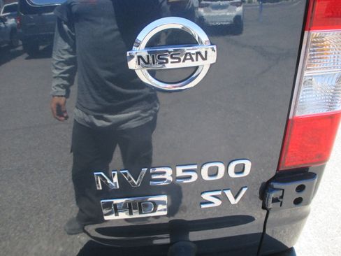 Used 2016 Nissan NV 3500 SV Passenger RWD image 8