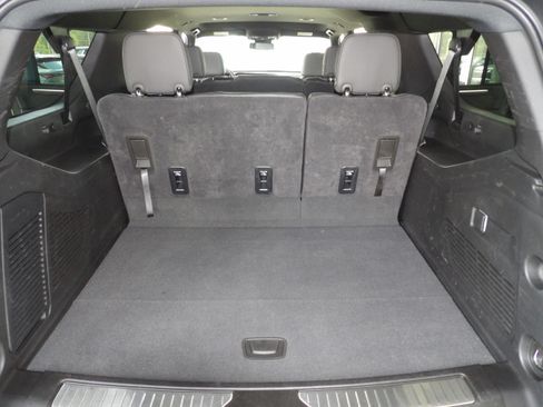 Used 2025 Chevrolet Suburban Z71 image 22